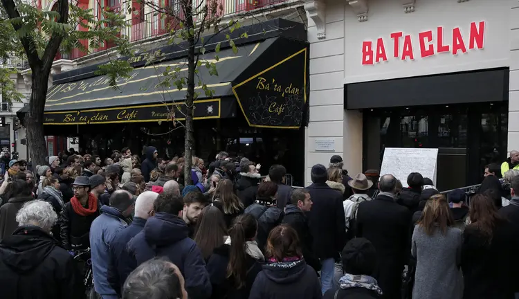 Bataclan: Presidente francês inaugurou placa em homenagem às 130 vítimas do ataque (Benoit Tessier/Reuters)