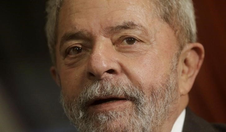 Com tese de perseguido, Lula defenderá candidatura em 2018