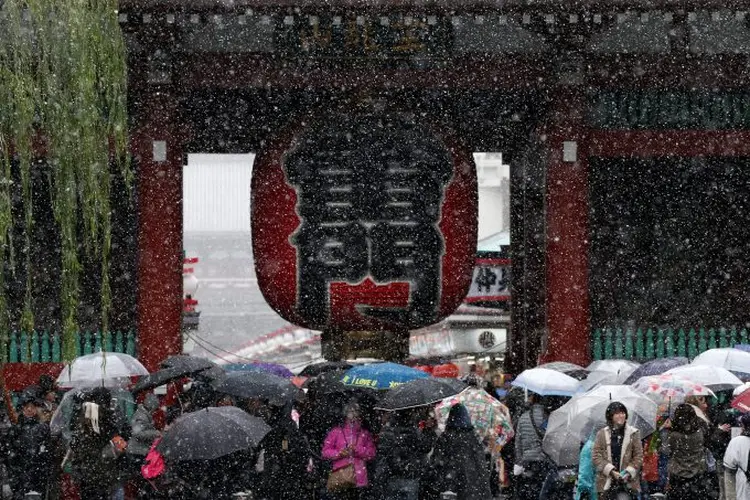 Neve em Tóquio: cidade chegou a usar 95% da capacidade total de energia, devido à calefação (Toru Hanai/Reuters)