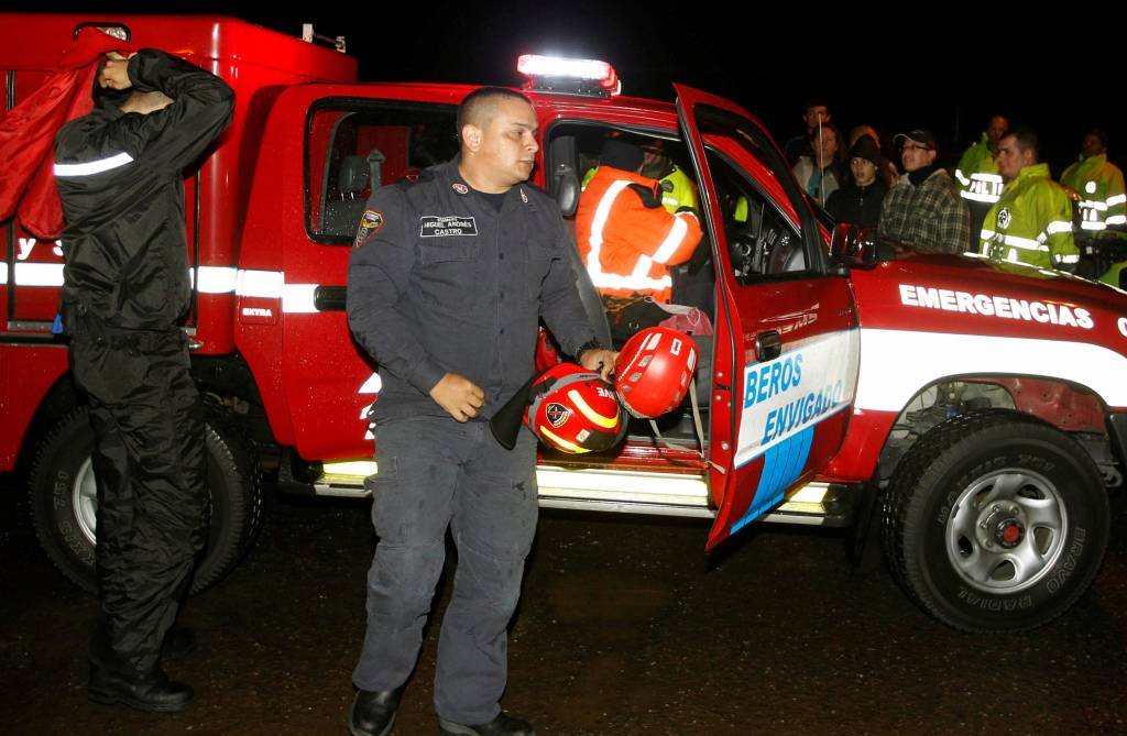 Presidente da Colômbia diz que 2 sobreviventes têm estado grave