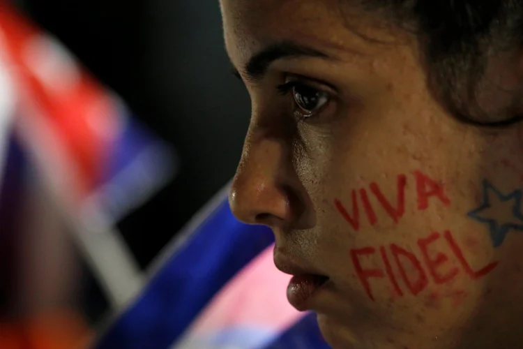 Tributo: milhares de pessoas fizeram longas filas e apresentaram suas condolências (Stringer/Reuters)