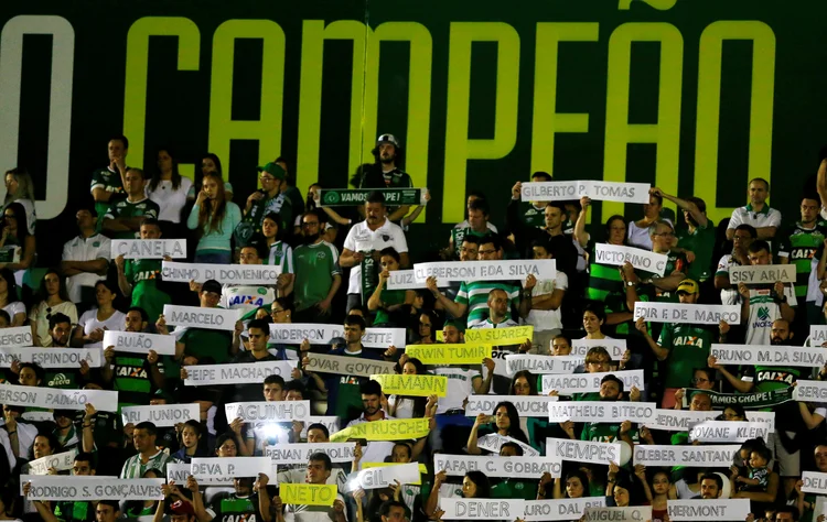Chapecoense: além de aceitar o pedido da equipe colombiana, a Conmebol ainda a premiará com troféu "Centenário" da entidade (Ricardo Moraes/Reuters)