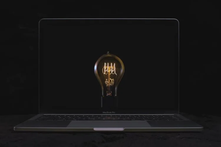 Comercial da Apple: empresa de tecnologia propôs comparar seu MacBook Pro com invenções históricas (Reprodução/AdNews)