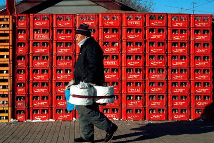Greve: funcionários da Coca-Cola declararam greve em três cidades chinesas após a decisão da fabricante de bebidas americana de vender suas atividades de engarrafados China continental (Getty Images)