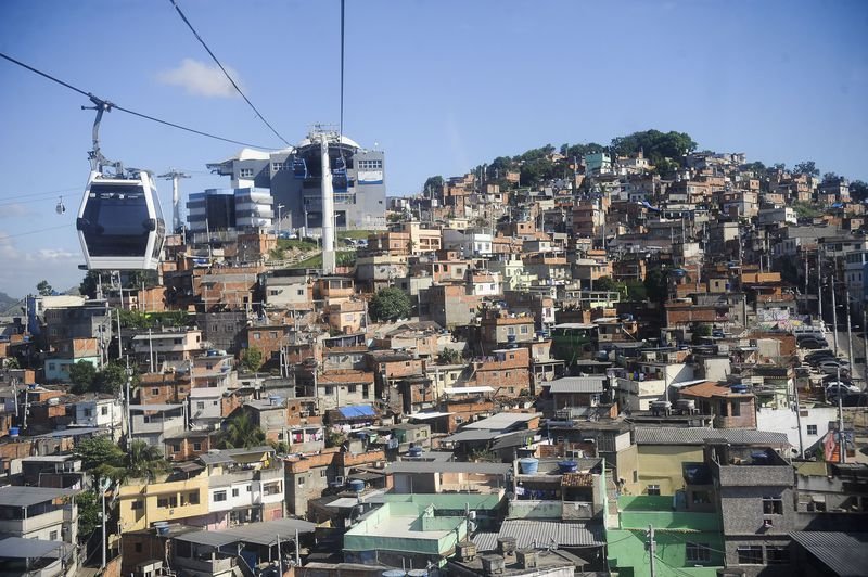Exército volta a ocupar o Complexo do Alemão, no Rio