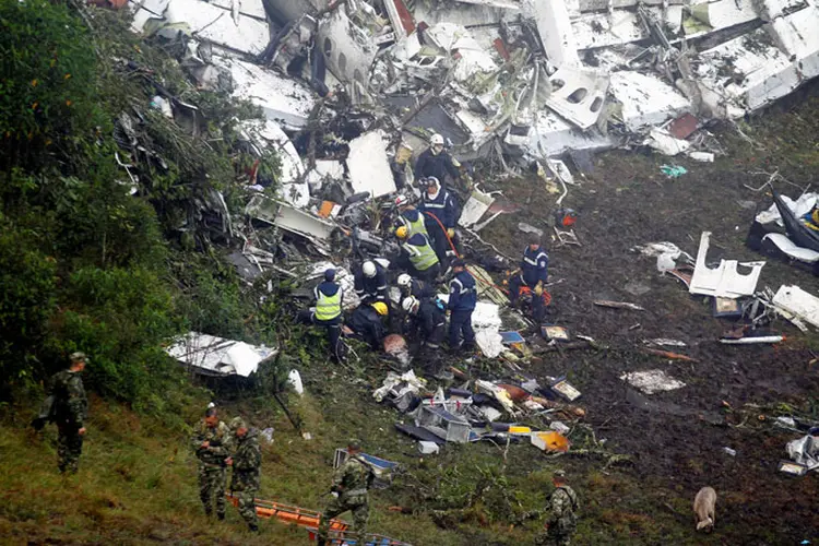 Destroços do avião que caiu em Cerro Gordo, na Colômbia: acidente teve grande repercussão na mídia internacional (Fredy Builes/Reuters)