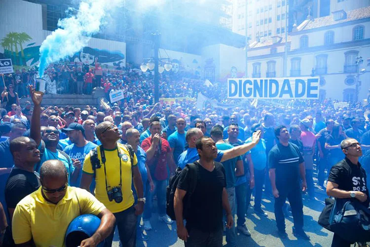 Servidores fazem protesto no dia 08/11: policiais da Força Nacional foram convocados emergencialmente para garantir a segurança (Tomaz Silva/Agência Brasil)