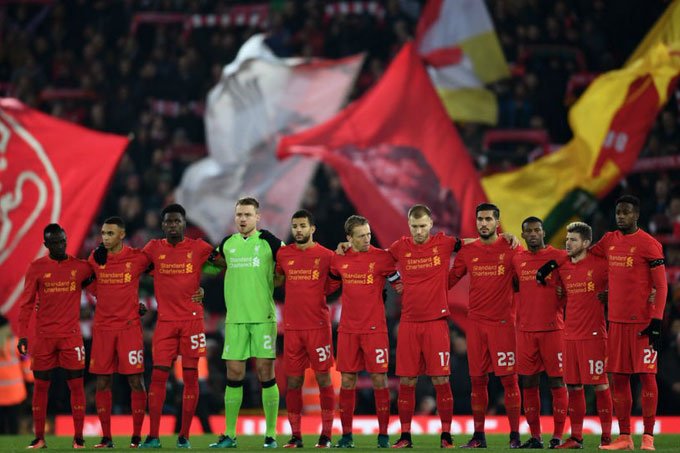 Torcida do Liverpool faz homenagem à Chapecoense