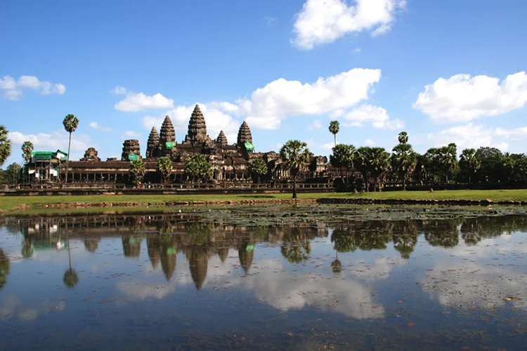 Templo cambojano: estrangeiros podem receber pena de um ano de prisão caso sejam condenados por pornografia (baluda/Pixabay/Divulgação)
