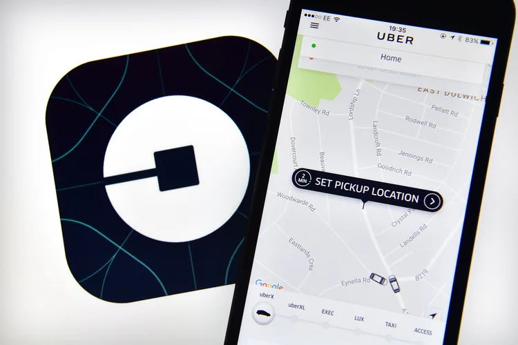 Aplicativos: a Uber considerou a proposta “retrógrada” e diz que a medida “não regula a empresa no Brasil, mas tenta transformá-la em táxi, proibindo, então, esse modelo de mobilidade” (Carl Court/Getty Images)