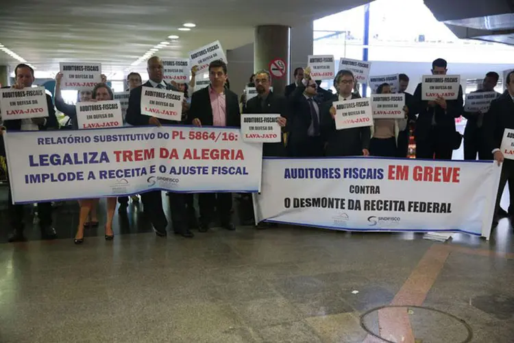 Protesto: os auditores informam que 'mais de 1300 cargos e funções de confiança já foram entregues' (José Cruz/Agência Brasil)