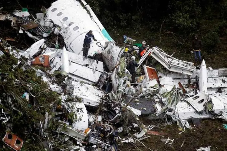 Avião: em momentos finais do voo, a aeronave deu duas voltas ao redor de Medellín (Fredy Builes/Reuters)