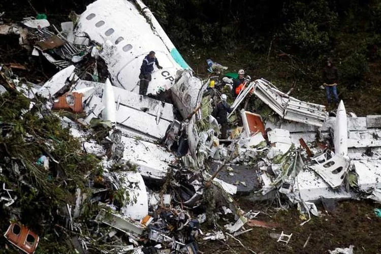 Chapecoense: as autoridades colombianas conduziram uma emocionante cerimônia de homenagem às vítimas (Fredy Builes/Reuters)