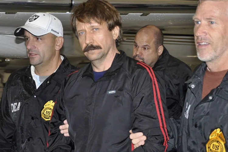 Viktor Bout: ele inspirou o filme "O Senhor das Armas" e foi preso em Bancoc em março de 2008 após uma operação secreta global (Reuters)