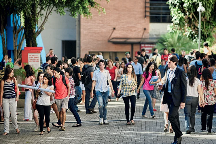 Estudantes: antes da MP, o pagamento dos encargos era bancado pela União (Alexandre Batibugli/Exame)