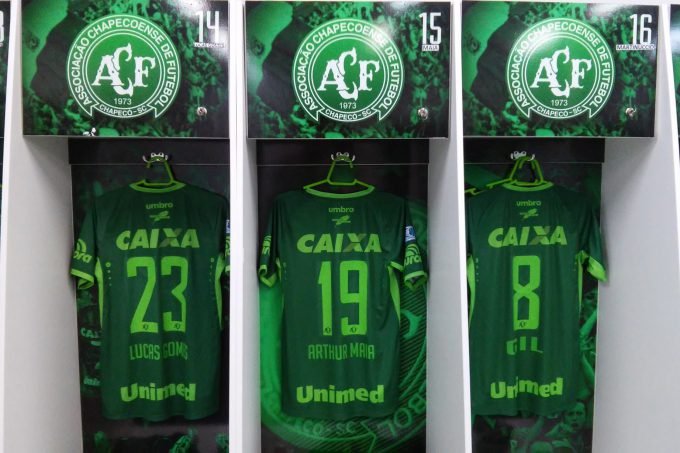 Adidas autoriza Palmeiras a usar camisa da Chapecoense