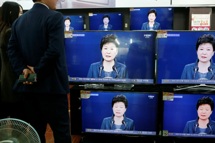 Park Geun-hye: pronunciamento não foi capaz de evitar mais protestos (Kim Hong-Ji/Reuters)