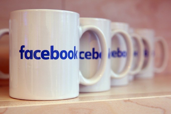 Batalha contra notícias falsas leva Facebook ao banco dos réus