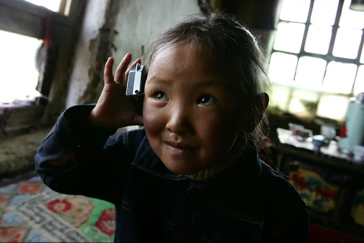 Criança: as famílias se veem obrigadas a deixar seus filhos com parentes (Guang Niu/Getty Images)