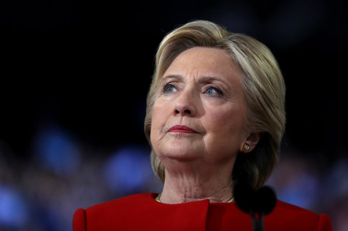 Diretor do FBI defende investigação sobre Hillary Clinton