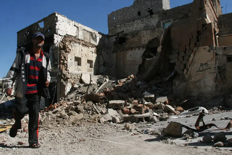 Iêmen: as forças pró-governo realizaram bombardeios contra áreas localizadas a leste da cidade (Reuters)