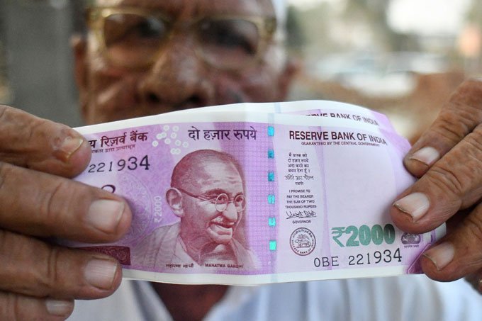 Índia sofre consequências da proibição de cédulas de dinheiro