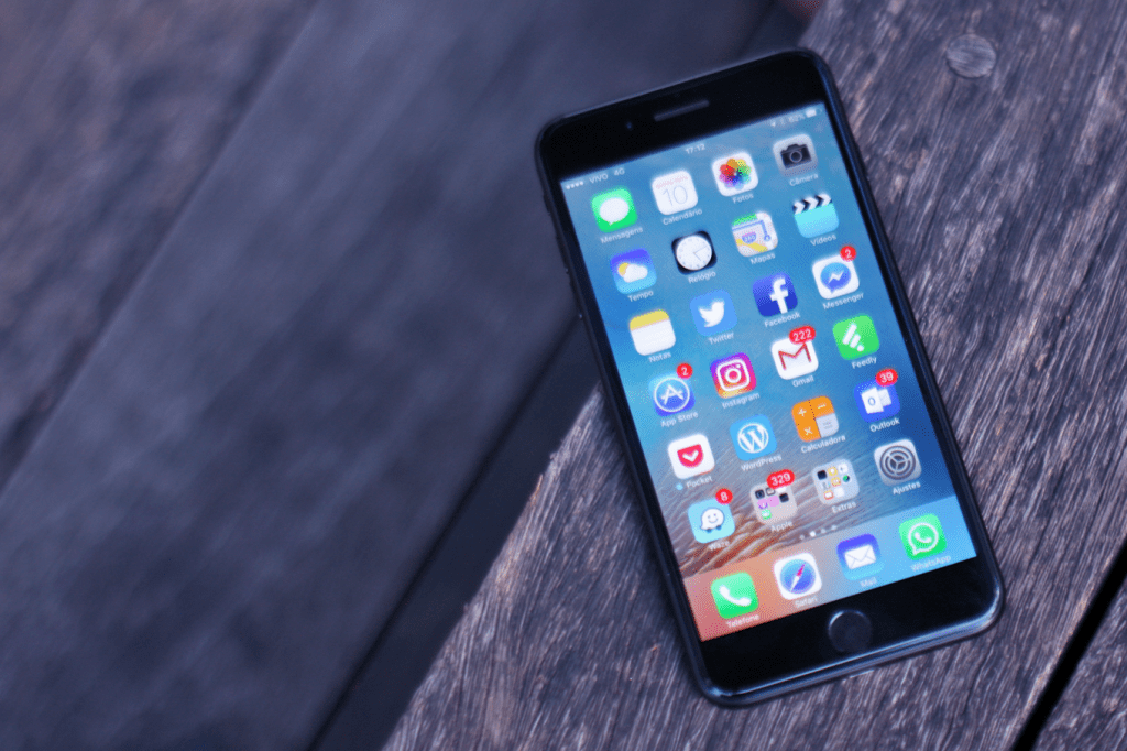 Lucro da Apple cai, mas iPhone 7 impulsiona receita