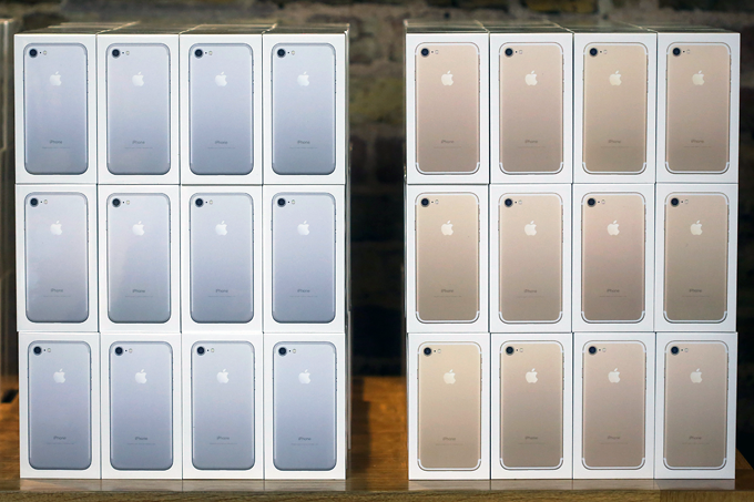 Chinesa vende 20 iPhones que ganhou de 20 namorados e compra casa