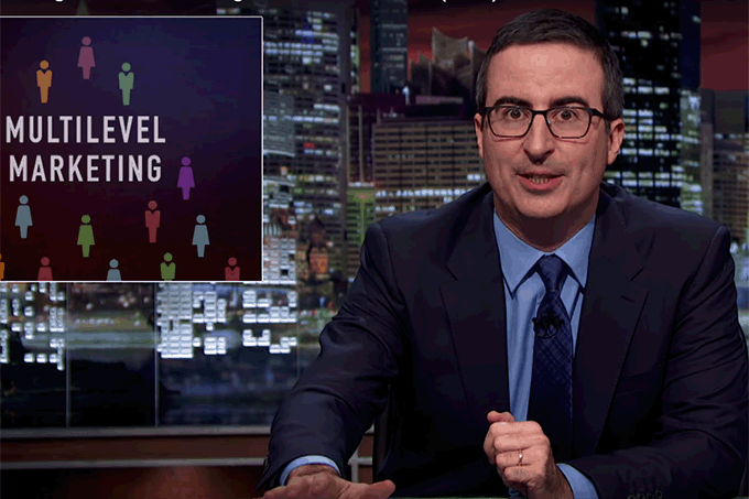 John Oliver mostra por que fugir dos esquemas de pirâmide