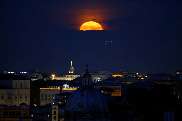 Superlua: evento acontece pela segunda vez em 2018 (Kai Pfaffenbach/Reuters)