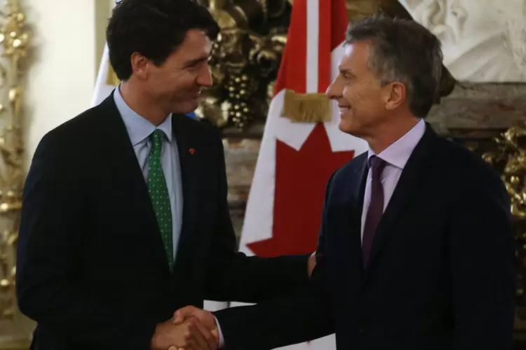 Trudeau e Macri: após o encontro, os dois líderes conversarão com a imprensa para explicar os detalhes da reunião bilateral (Enrique Marcarian/Reuters)