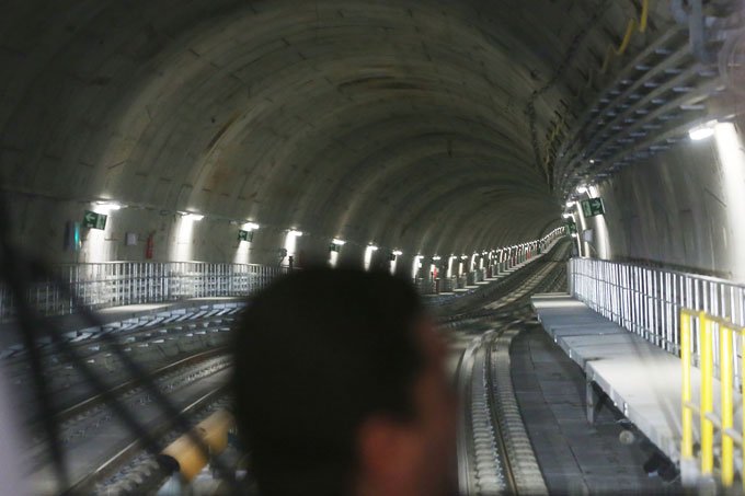 No meio do metrô do Rio tem um buraco