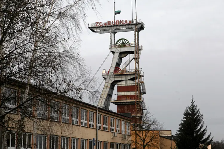 Polônia: mina de Rudna, a maior mina de cobre da Europa e em operação desde 1974, tem 11 colunas que chegam a até 1244 metros abaixo da superfície (Mieczyslaw Michalak/Reuters)