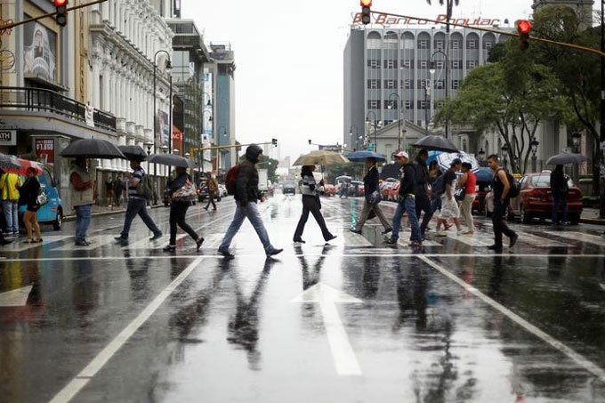 Tempestade mata 4 pessoas na Costa Rica e segue para o Pacífico