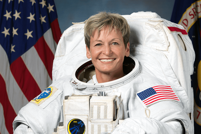 Ela vendeu frangos para aprender a voar. Hoje, é astronauta