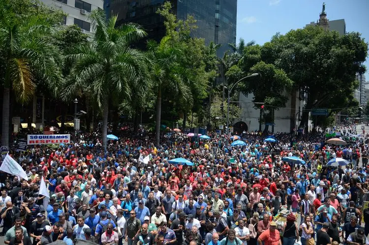 Protesto de servidores no Rio: despesas bateram o maior valor desde 1995, quando tem início a série histórica do Ministério do Planejamento (Tânia Rêgo/Agência Brasil)