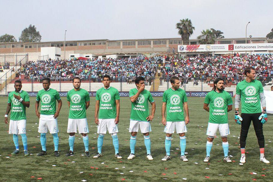 Sporting Cristal usa camisas verdes em homenagem à Chapecoense