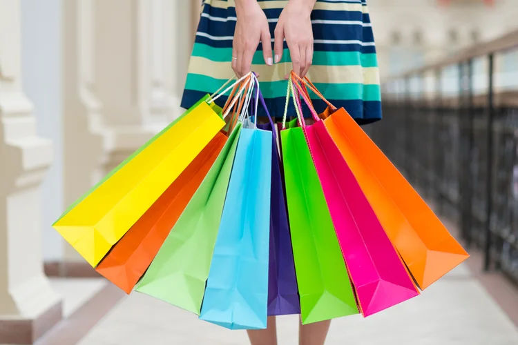 Compras: O varejo de vestuário considera que a primeira quinzena de 2017 foi positiva para as vendas (Foto/Thinkstock)