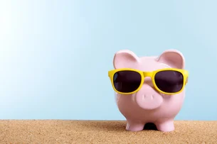 Com US$ 6.500 e uma ideia simples, franceses criam marca global de óculos e faturam US$ 60 milhões