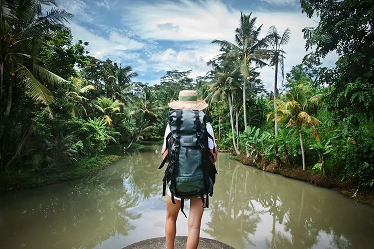 Viajar sozinho tem seus encantos e a experiência pode ser enriquecedora (littlehenrabi/Thinkstock)