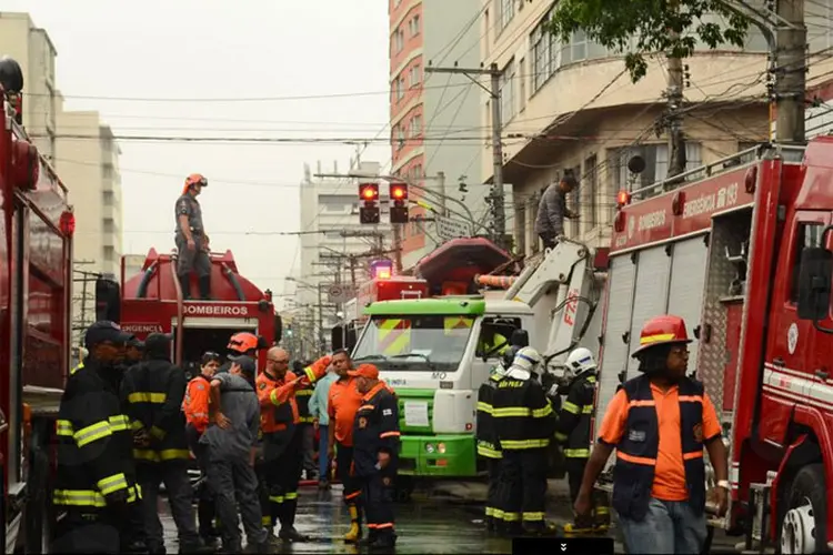 Incêndio: ao menos quatro pessoas morreram em consequência do incêndio (Rosa Rovena/Agência Brasil)
