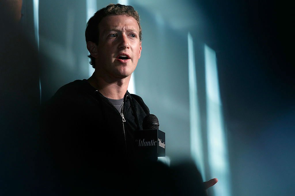 Zuckerberg repudia críticas da Apple à gestão de dados do Facebook
