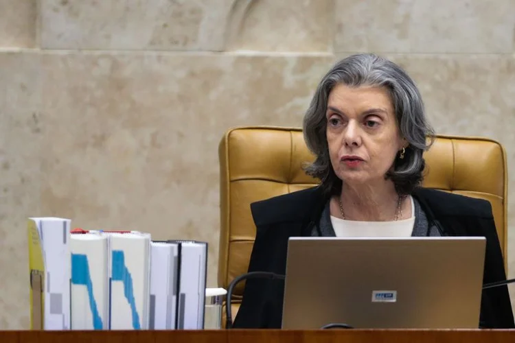 Cármen Lúcia: a ministra afirmou que não havia sido comunicada oficialmente por Mendes (Jose Cruz/Agência Brasil)