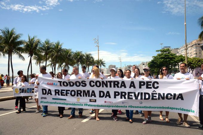 OAB faz manifestação contra reforma da Previdência em Copacabana