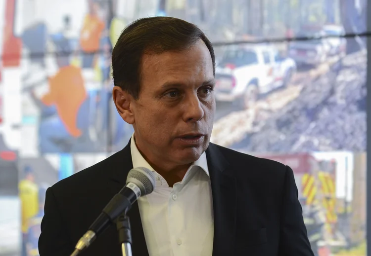 João Dória: alguns manifestantes voltaram a levar flores hoje ao prefeito (Rovena Rosa/Agência Brasil)