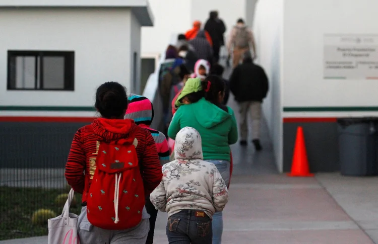 Imigrantes: os imigrantes irregulares normalmente são liberados destes centros após a análise de seus casos (Jorge Duenes/Reuters)