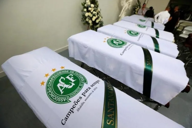 Mortes: "acho isso uma falta de respeito com as famílias. Se ele quiser, que venha aqui", disse pai de zagueiro morto (Jaime Saldarriaga/Reuters)
