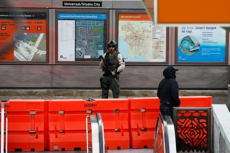 Metrô em Los Angeles: uma porta-voz do FBI disse nessa terça-feira que a credibilidade da ameaça está sendo investigada (Patrick T. Fallon/Reuters)