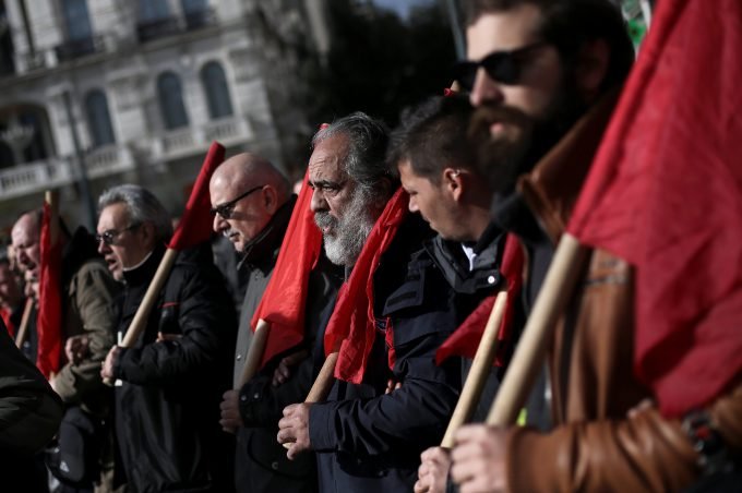 Grécia promove nova greve geral contra cortes de empregos