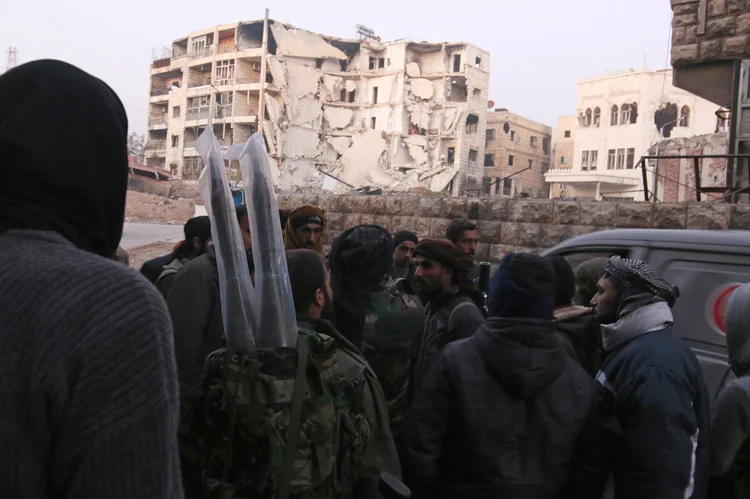 Rebeldes: eles chegam a disparar contra os habitantes (Abdalrhman Ismail/Reuters)